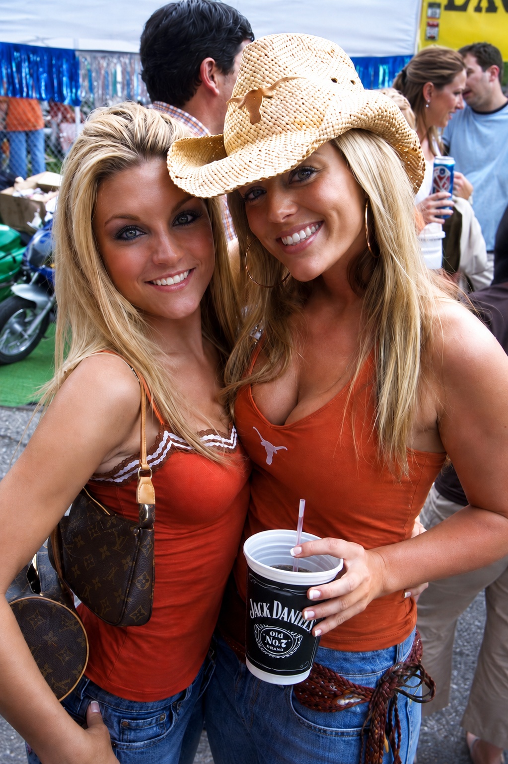 festival_fun_with_friends_outdoors_jack_daniels_cup